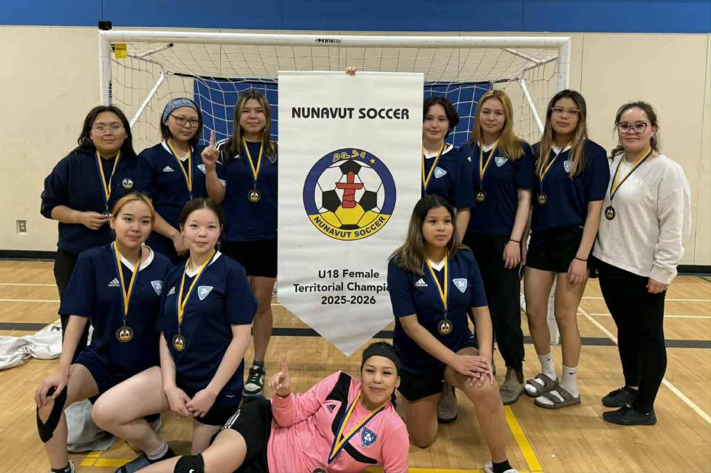 The U18 territorial champion Team Whale Cove are, back row, from left, Sheila Nattar (coach), Brandy Kabloona, Cora Ford, Cadence Okalik, Desiree Adjuk, Danielle Panika and Molly Okalik (chaperone). Front row, from left, Jasinta Kritterdlik, Emily Matoo, goalie Chelsey Panika and Shantelle Panika in Iqaluit on Nov. 23. Photo courtesy Team Whale Cove
U18 ᓄᓇᕗᒻᒥ ᓵᓚᒃᓴᖅᑐ ᑎᑭᕋᕐᔪᐊᓂ ᐱᙳᐊᖅᑎ ᐅᑯᐊᖑᕗ, ᑐᓄᐊᓂ ᓴᓂᓕᕇᒃᑐ, ᓴᐅᒥᖕᒥ, ᓯᓚ ᓇᑖᖅ (ᐃᓕᓴᐃᔨ), ᐳᐊᓐᑎ ᑲᑉᓘᓇ, ᑯᕋ ᕗᕋᑦ, ᑲᓐᑎᔅ ᐅᖃᓕᖅ, ᑕᓱᕆ ᐊᑦᔪᒃ, ᑕᓂᐅ ᐸᓕᑲ ᐊᒻᒪᓗ ᒪᓕ ᐅᑲᓕᖅ (ᑲᒪᔨ). ᓯᕗᓂᐊᓂ ᓴᓂᓕᕇᒃᑐ, ᓴᐅᒥᖕᒥ, ᔭᓯᑕ ᑯᑎᓕ, ᐃᒥᓕ ᒪᑐ, ᐃᓯᖅᑕᐃᓕᒪᑎᑦᑎᔨ ᑎᐅᓯ ᒪᓂᑲ ᐊᒻᒪᓗ ᓴᓂᐅ ᐸᓂᑲ ᐃᖃᓗᖕᓂ ᓄᕕᐱᕆ 23. ᐊᔾᔨᖁᑎᐊ ᐱᙳᐊᖅᑎ ᑎᑭᕋᕐᔪᐊᓂ U18