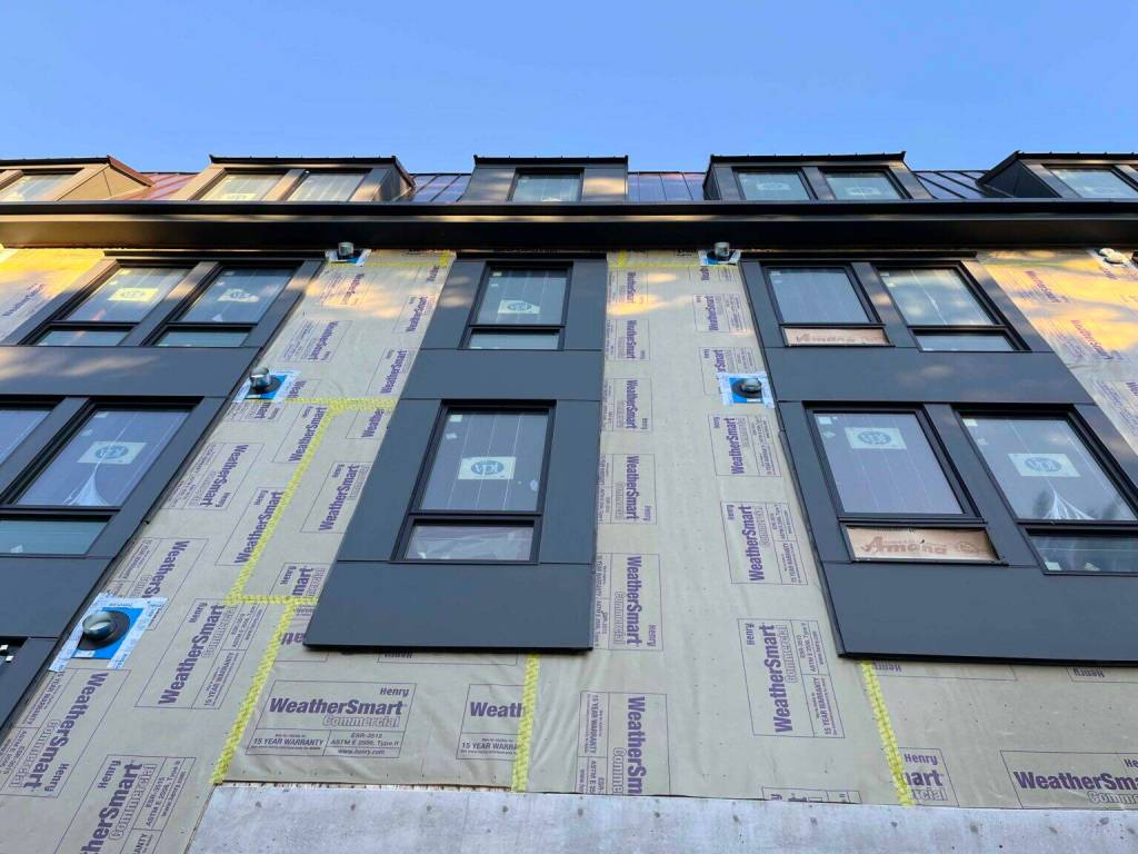 ᓄᓇᕗᑦ ᑕᑯᓂᐊᖅᐳᖅ 750 ᓄᑖ ᐊᖏᕐᕋᑦ ᓴᓇᔭᐅᔪᑦ ᐊᑭᖃᕐᓗᑎᒃ ᐊᑐᓂ $640,000, ᑐᓴᖅᑎᔾᔪᑕᐅᓚᐅᖅᐳᖅ ᐊᑐᕚ ᔭᓄᐊᕆ 30. ᑕᒫᓂ, ᓄᓇᕗᑦ ᓯᕗᓕᐅᖅᑎ ᔭᓐ ᒪᐃᓐ, ᓴᐅᒥᖕᒥ, ᑲᑎᖃᑎᖃᖅᐳᖅ ᐃᓱᒪᑕᕐᔪᐊᒻᒪᕆᖅ ᒪᒃ ᑲᐅᓂ ᔭᓄᐊᕆ 27.